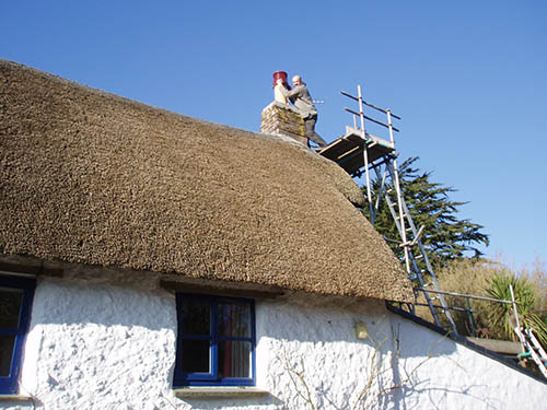 Installing a cowl on a house with a thatched roof